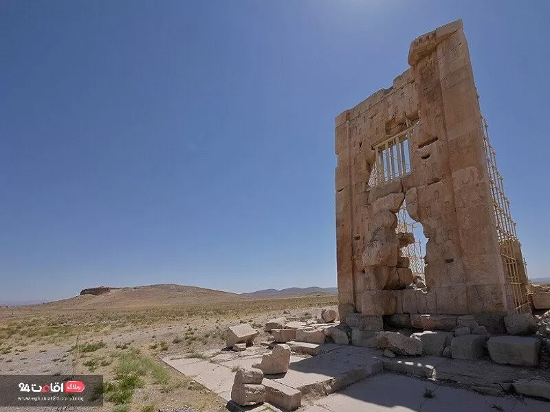 دیوار بر جای مانده از مقبره کمبوجیه فاتح مصر