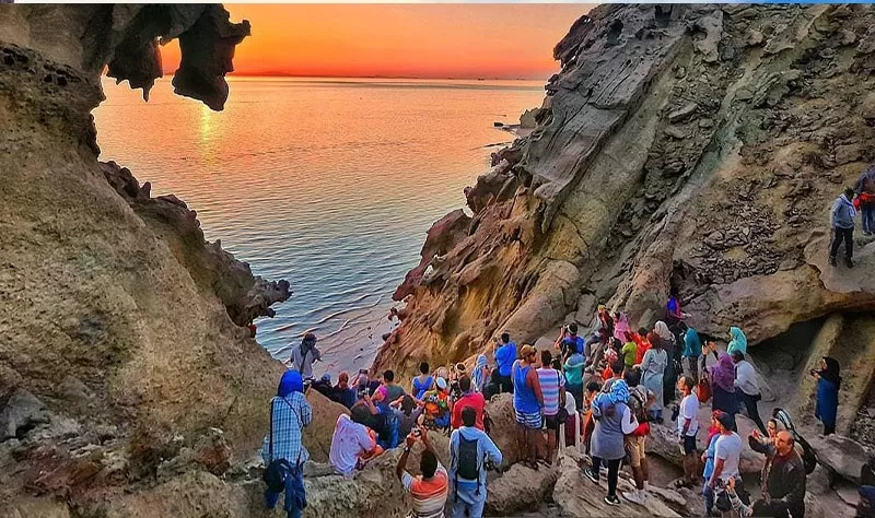 سیل عظیم گردشگران در دره مجسمه ها