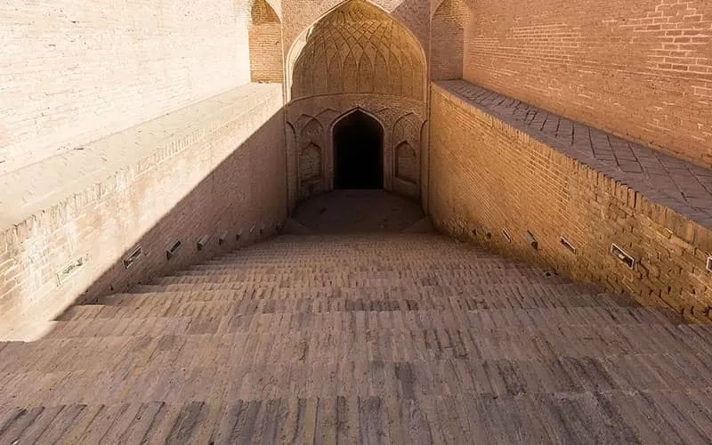 آب انبار شش بادگیری یزد دارای بیش از 50 پله است