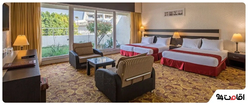 نمای داخلی اتاق هتل شایان کیش؛ ترکیبی از راحتی، زیبایی و چشم‌انداز دل‌نشین در اقامتی ساحلی