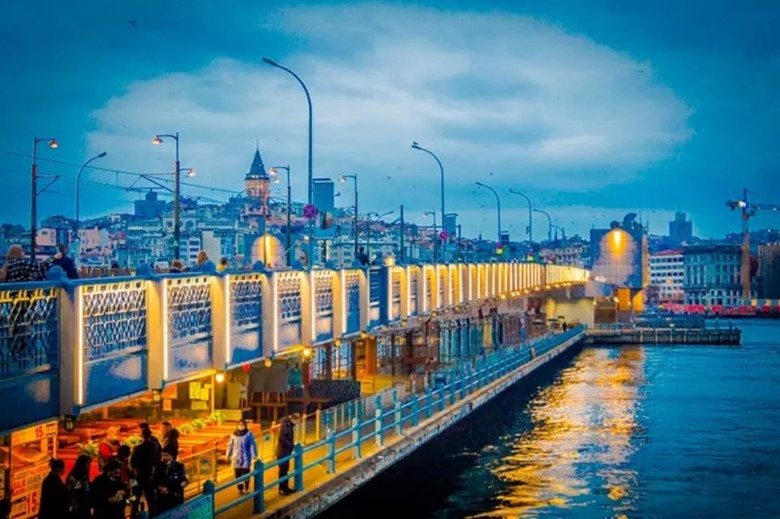 Galata Bridge در استانبول