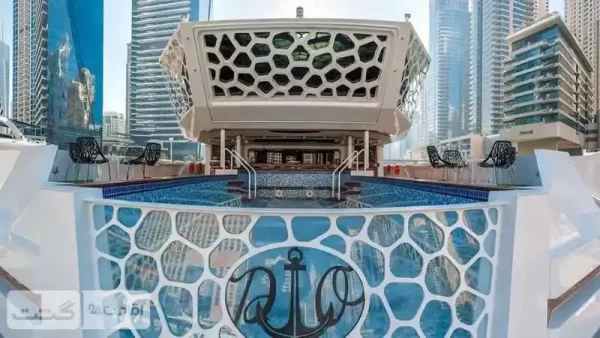 نمایی از جلو و تراس فضای باز کشتی لوتوس دبی |بلیط کشتی لوتوس دبی