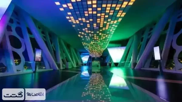 عکسی از فضای داخلی برج قاب دبی در شب |بلیط برج قاب دبی