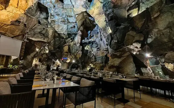 رستوران کوه نور کیش