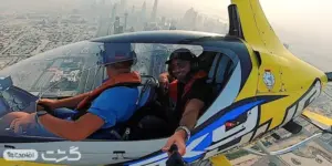 عکسی دو نفره در جایروکوپتر بر فراز آسمان خراش های دبی