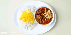 سرو خورش قیمه لذیذ در ستوران گلدن کلاسیک دبی