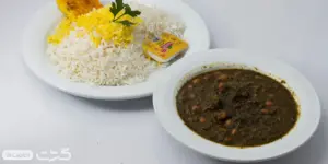 سرو خورش قورمه سبزی لذیذ در ستوران گلدن کلاسیک دبی